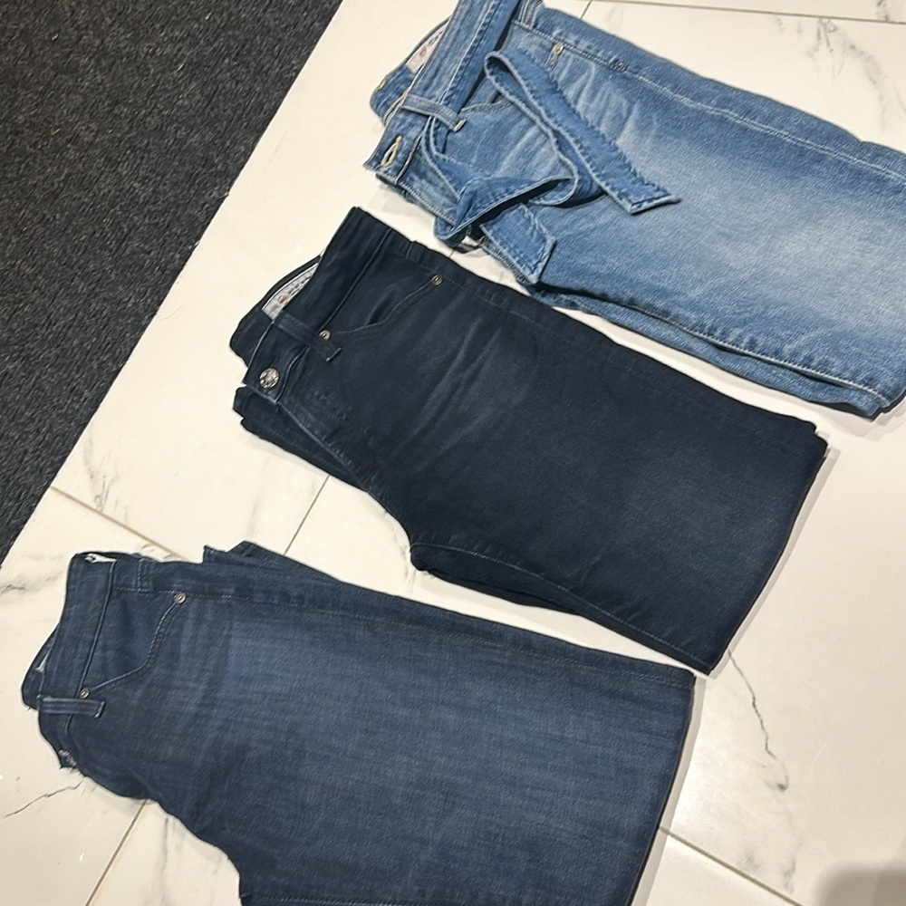 Bundle of 3 pairs of AG Farrah skinny ankle jeans - Picture 4 of 6